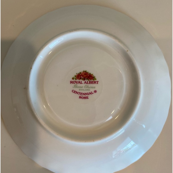 EUC VTG ROYAL ALBERT CENTENNIAL ROSE SAUCER - Picture 5 of 6